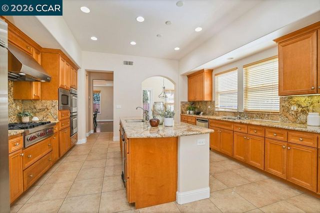 1077 Laguna Creek Ln, Pleasanton, CA 94566