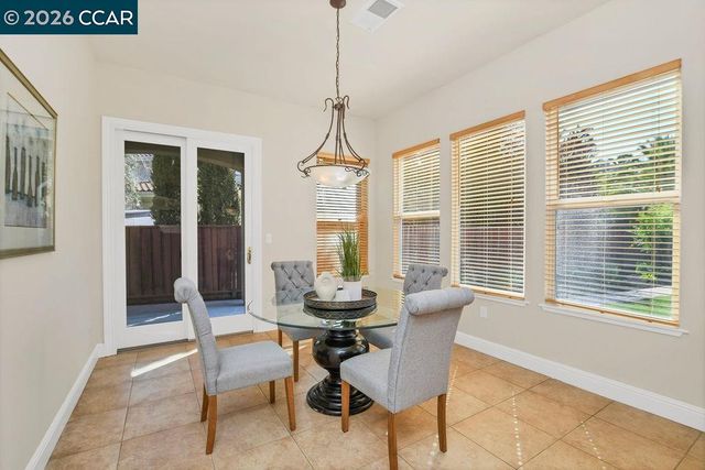 1077 Laguna Creek Ln, Pleasanton, CA 94566