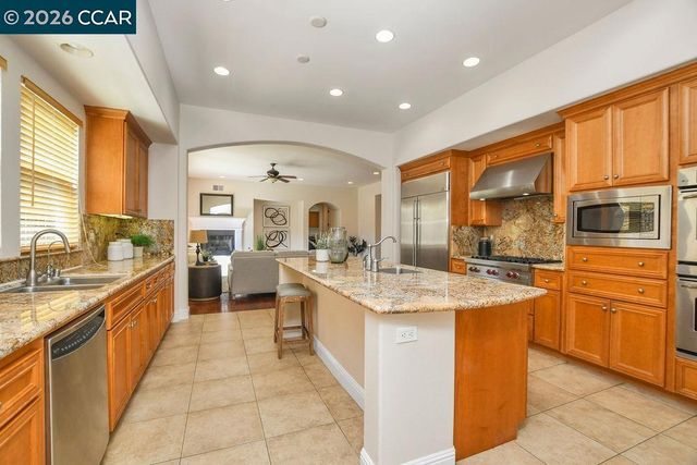 1077 Laguna Creek Ln, Pleasanton, CA 94566