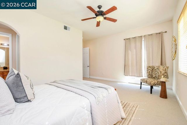 1077 Laguna Creek Ln, Pleasanton, CA 94566