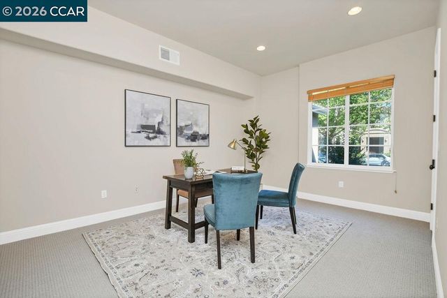 1077 Laguna Creek Ln, Pleasanton, CA 94566