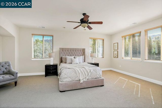 1077 Laguna Creek Ln, Pleasanton, CA 94566