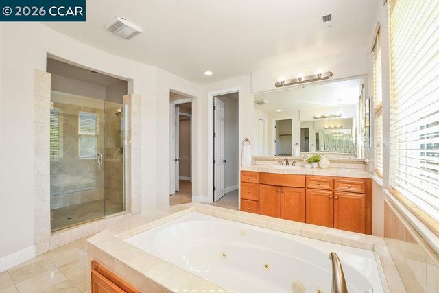 1077 Laguna Creek Ln, Pleasanton, CA 94566