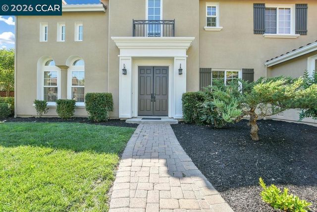 1077 Laguna Creek Ln, Pleasanton, CA 94566