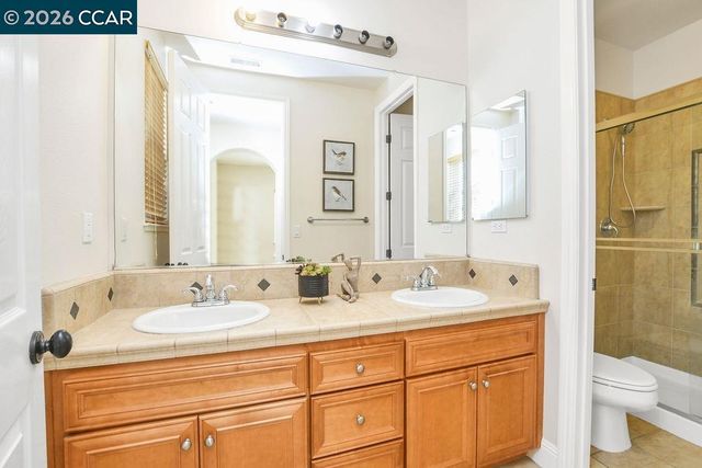 1077 Laguna Creek Ln, Pleasanton, CA 94566