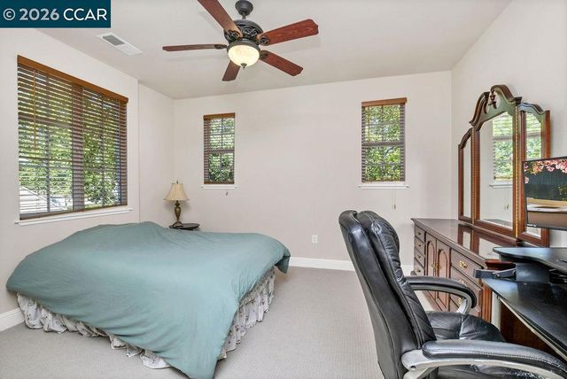 1077 Laguna Creek Ln, Pleasanton, CA 94566