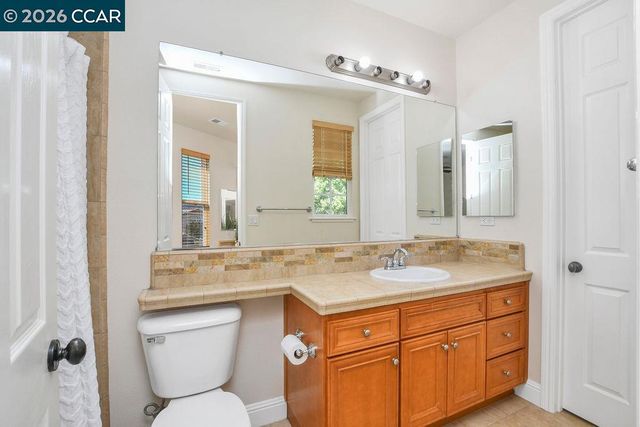 1077 Laguna Creek Ln, Pleasanton, CA 94566