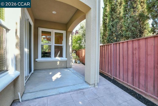 1077 Laguna Creek Ln, Pleasanton, CA 94566