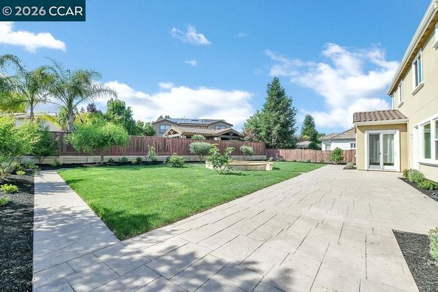 1077 Laguna Creek Ln, Pleasanton, CA 94566