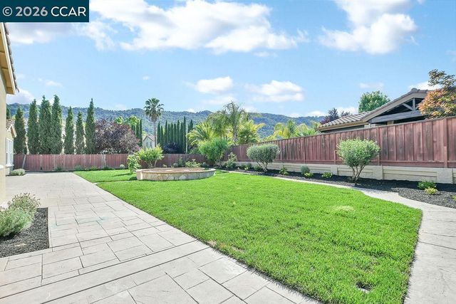 1077 Laguna Creek Ln, Pleasanton, CA 94566