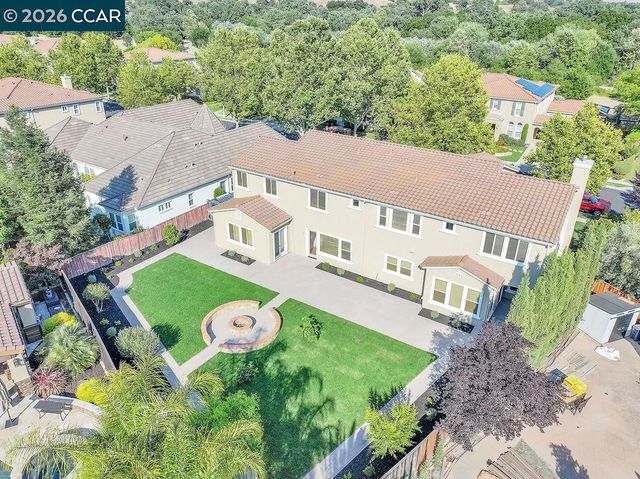 1077 Laguna Creek Ln, Pleasanton, CA 94566