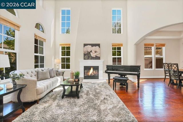 1077 Laguna Creek Ln, Pleasanton, CA 94566