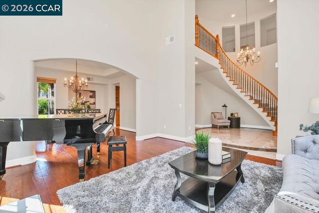 1077 Laguna Creek Ln, Pleasanton, CA 94566