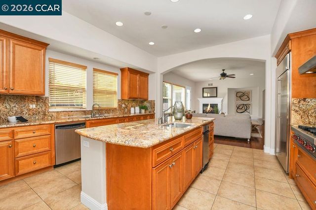 1077 Laguna Creek Ln, Pleasanton, CA 94566