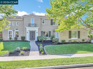 1077 Laguna Creek Ln, Pleasanton, CA 94566