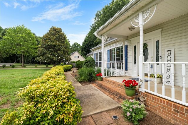 104 Wren Crossing Court, Easley, SC 29642