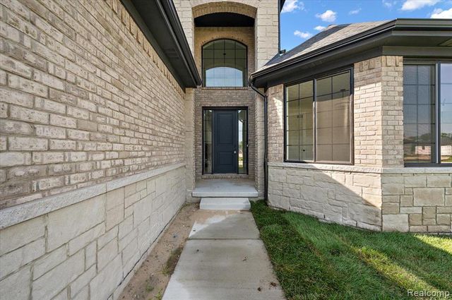 24462 Sawgrass Drive, Macomb, MI 48042