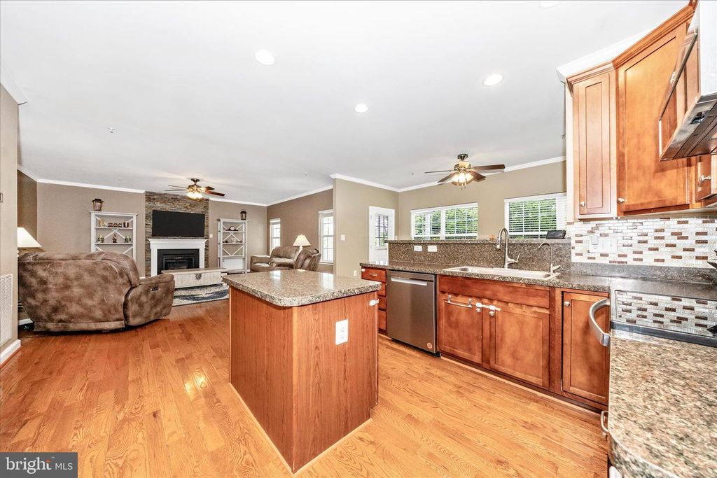 Image 8 of property listing at 1801 RILEYS CT S, Point Of Rocks, MD 21777