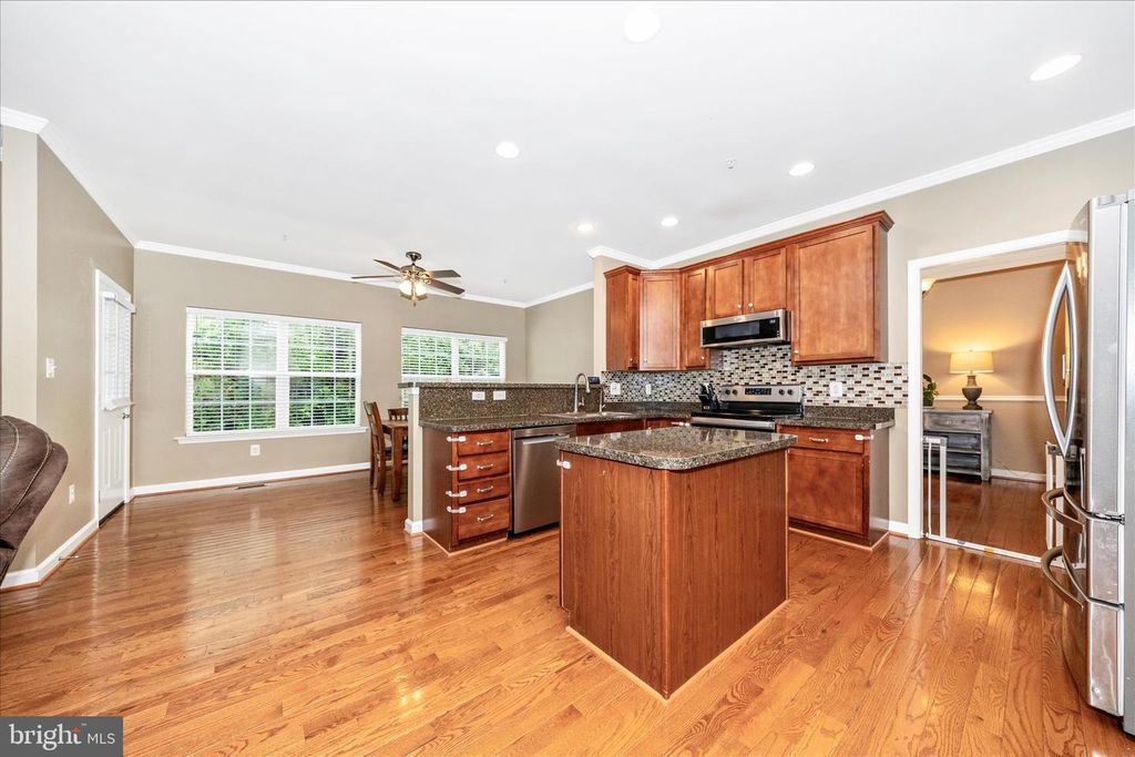 Image 9 of property listing at 1801 RILEYS CT S, Point Of Rocks, MD 21777