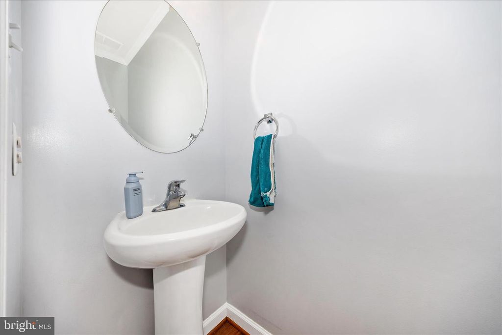 Image 17 of property listing at 1801 RILEYS CT S, Point Of Rocks, MD 21777