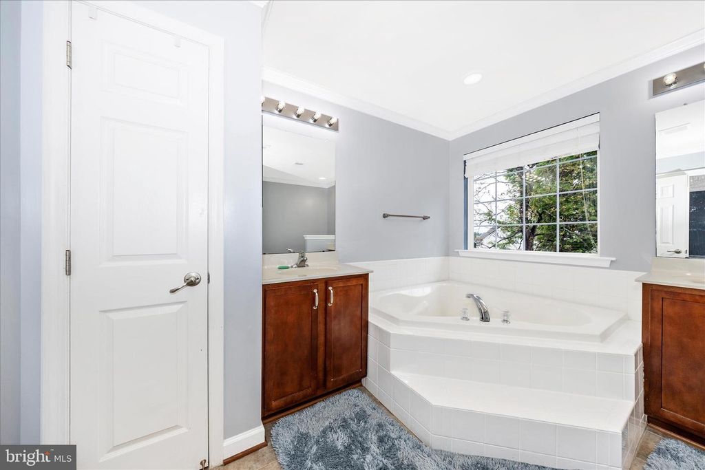 Image 24 of property listing at 1801 RILEYS CT S, Point Of Rocks, MD 21777
