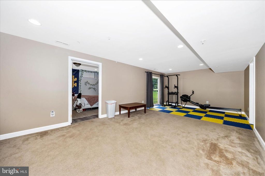 Image 37 of property listing at 1801 RILEYS CT S, Point Of Rocks, MD 21777