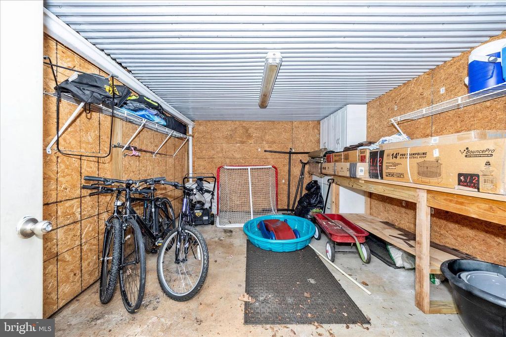 Image 43 of property listing at 1801 RILEYS CT S, Point Of Rocks, MD 21777