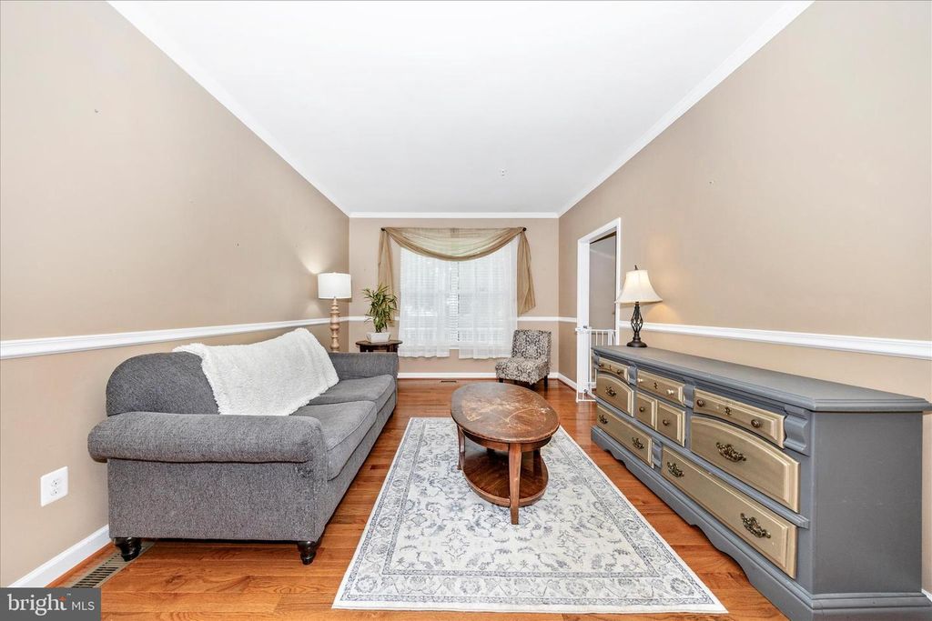 Image 5 of property listing at 1801 RILEYS CT S, Point Of Rocks, MD 21777