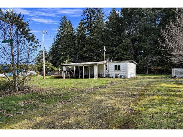 1752 Se Hall Ct, Waldport, OR 97394