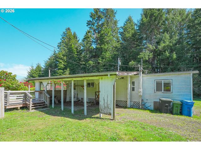 1752 Se Hall Ct, Waldport, OR 97394