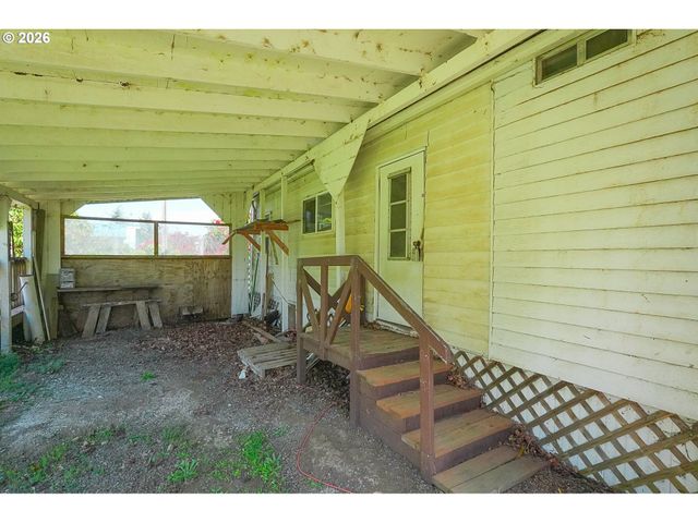 1752 Se Hall Ct, Waldport, OR 97394