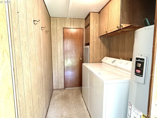 1752 Se Hall Ct, Waldport, OR 97394