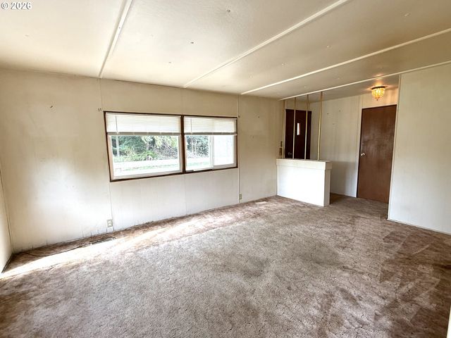 1752 Se Hall Ct, Waldport, OR 97394