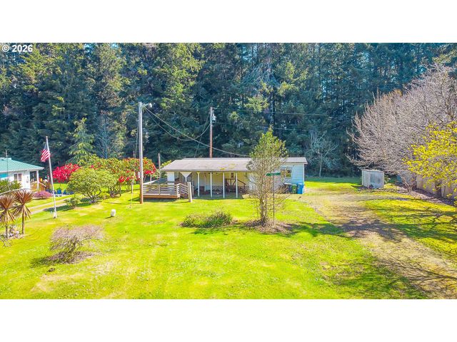 1752 Se Hall Ct, Waldport, OR 97394