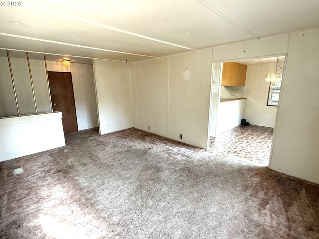 1752 Se Hall Ct, Waldport, OR 97394