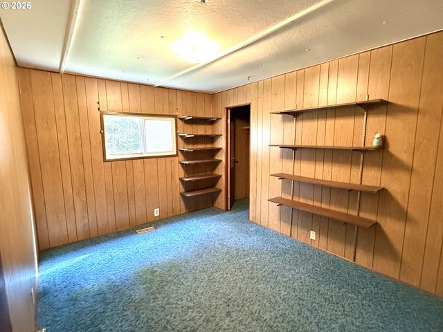 1752 Se Hall Ct, Waldport, OR 97394