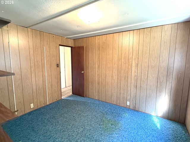 1752 Se Hall Ct, Waldport, OR 97394