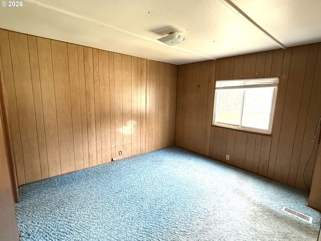 1752 Se Hall Ct, Waldport, OR 97394