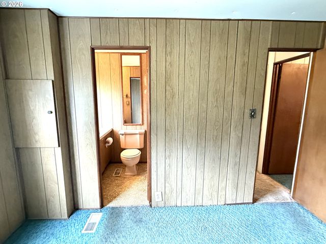 1752 Se Hall Ct, Waldport, OR 97394