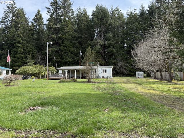 1752 Se Hall Ct, Waldport, OR 97394