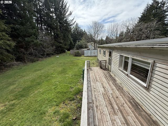 1752 Se Hall Ct, Waldport, OR 97394