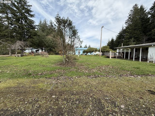 1752 Se Hall Ct, Waldport, OR 97394