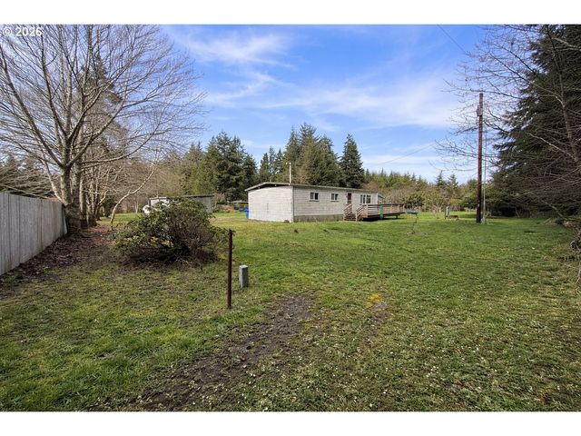 1752 Se Hall Ct, Waldport, OR 97394