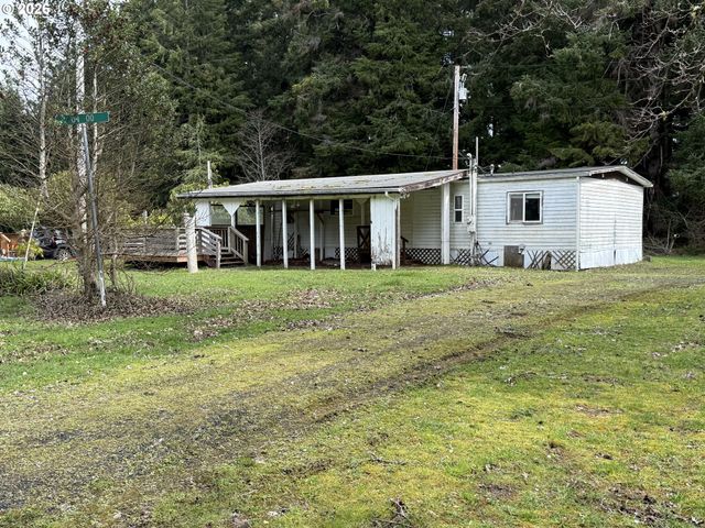 1752 Se Hall Ct, Waldport, OR 97394