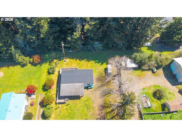 1752 Se Hall Ct, Waldport, OR 97394