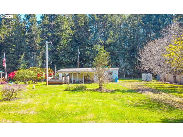 1752 Se Hall Ct, Waldport, OR 97394