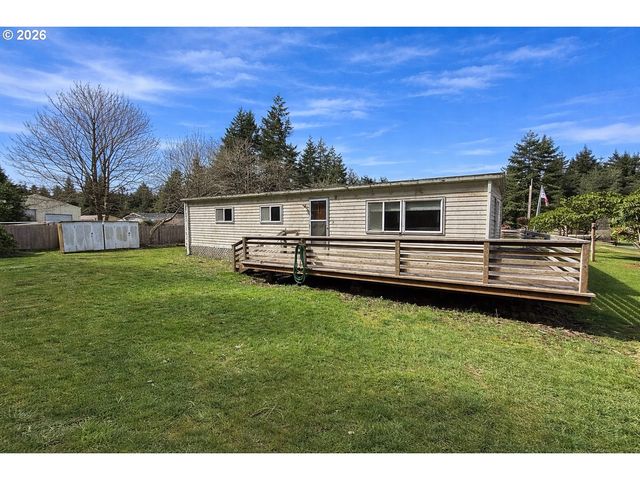 1752 Se Hall Ct, Waldport, OR 97394