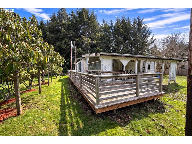 1752 Se Hall Ct, Waldport, OR 97394