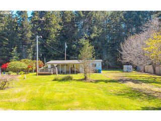 1752 Se Hall Ct, Waldport, OR 97394