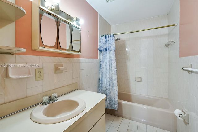 1735 SW 15th St, Miami, FL 33145